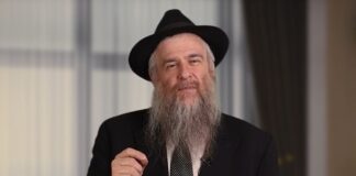 Thai PM revokes citizenship of Jewish community leader