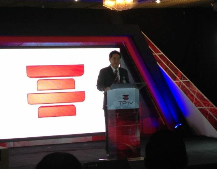 Mr. Wisuth Chainarun announcing the adoption of the new logo.