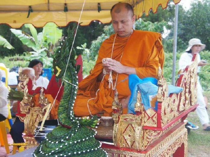 Phra Kru Boonyapinan in an amulet blessing ceremony
