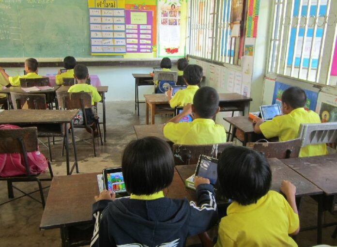 Students at Napuey School in Kon Khaen Province using tablets in their class
