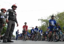 Bangkok's Old City Offers Free Bicycle Lending Cyclists participating in 2013 Bangkok's 'Car Free Day' event.