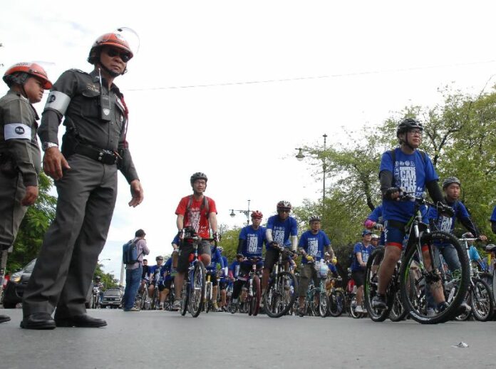 Cyclists participating in 2013 Bangkok's 'Car Free Day' event.