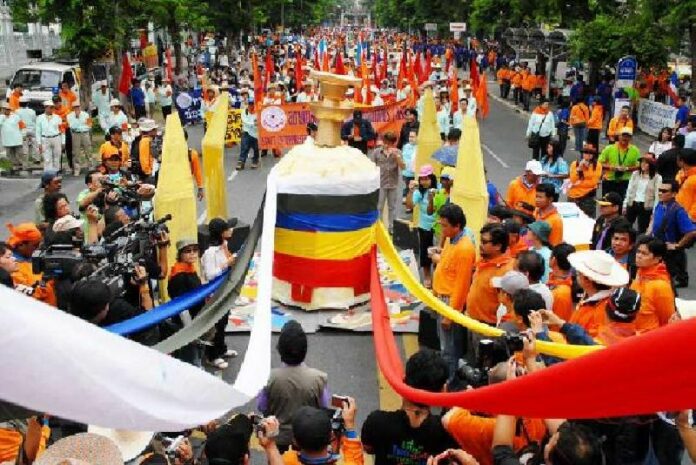Demonstrators on 2009 Labour Day in Bangkok