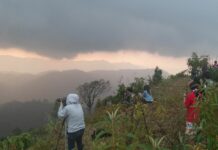 Thai & Foreign Tourists Flock To Chiang Mai Chill