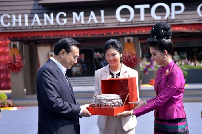 PM Yingluck Shinawatra hosting Premier Li Keqiang of China during his visit to Bangkok