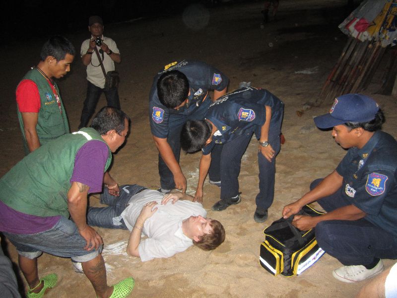 Foreign Tourist Beaten Robbed In Pattaya Beach