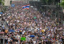 Fearing Protests Escalation, Bangkokians Stockpile Food