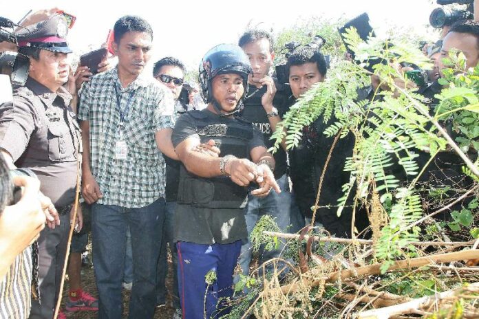Mr. Nui showing the police the spot where he allegedly raped and murdered his 6 year old victim, 17 December 2013