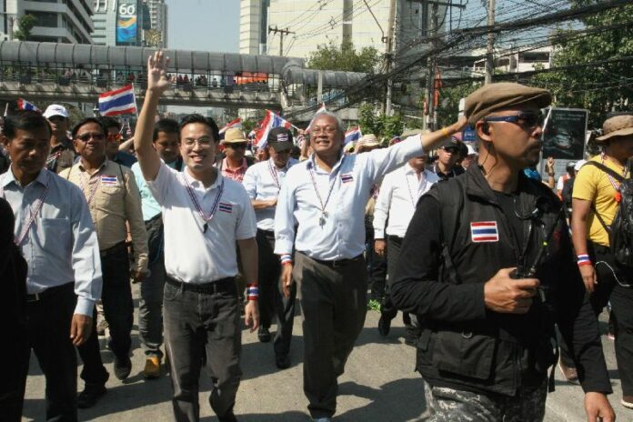 Mr. Suthep Thaugsuban marching in Bangkok with fellow anti-government demonstrators, 19 December 2013