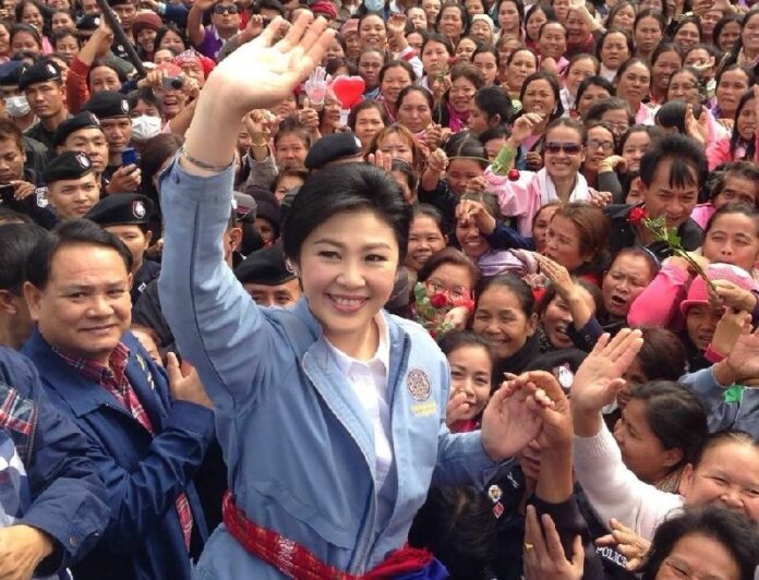 PM Yingluck Shinawatra meeting her supporters in Roi Et province, 19 December 2013
