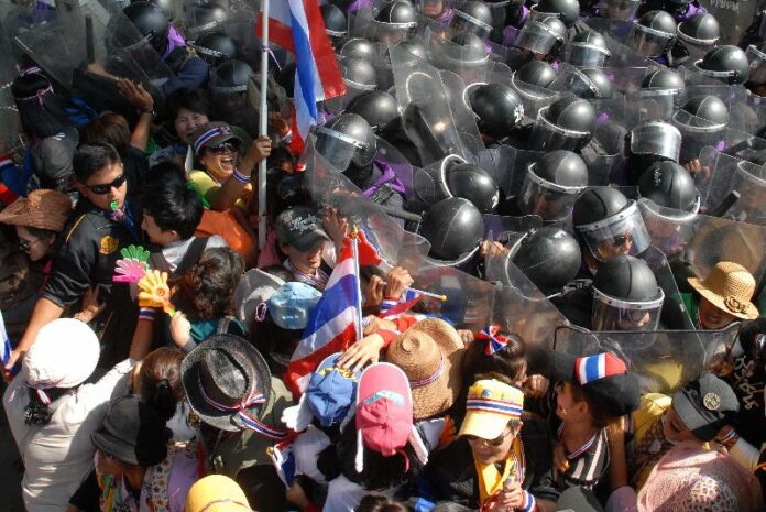 Anti-government protesters confronting riot police near the residence of Prime Minister Yingluck Shinawatra, 22 December 2013