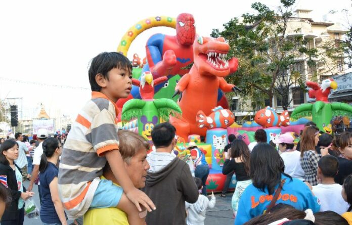 Anti-government protesters at their encampment on Ratchadamnoen Avenue, 31 December 2013