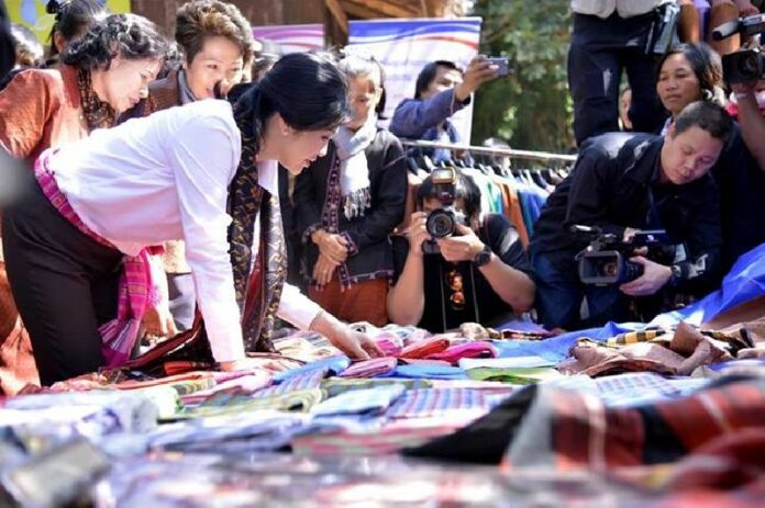 PM Yingluck Shinawatra inspecting goods in Mahasarakharm province, 21 December 2013