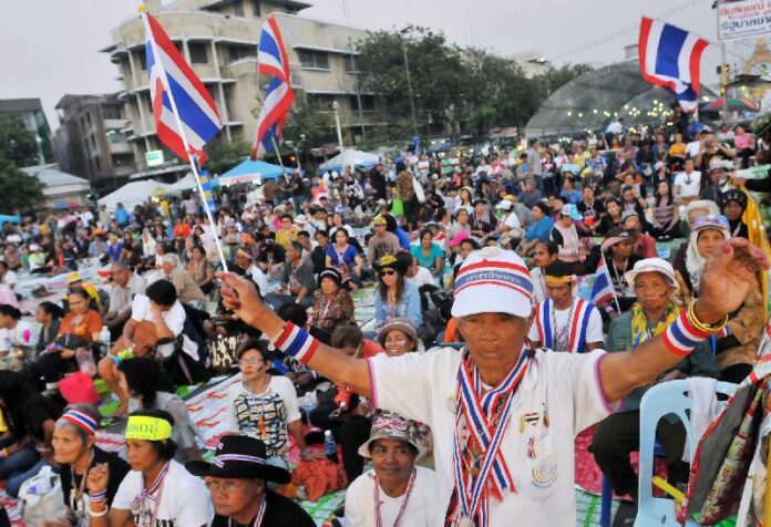Anti-government protesters at Ratchadamnoen Avenue, 2 January 2014