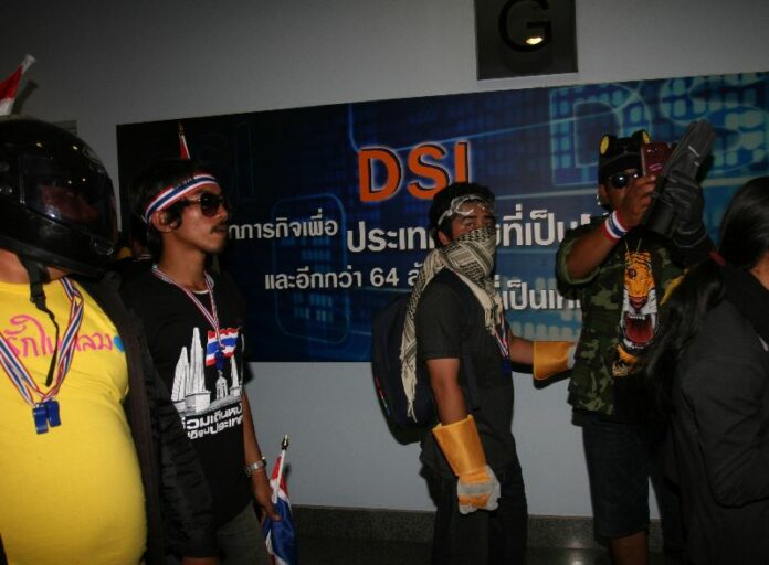 Anti-government protesters storming the office of Division of Special Investigation, November 2013