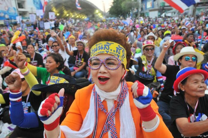 Anti-government protesters at Pathumwan Intersection, 16 January 2014