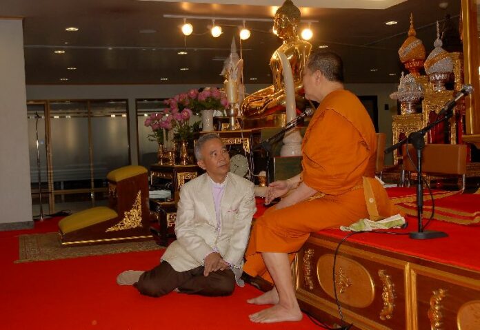 Mr. Suwat Liptapanlop, de facto leader of Chart Pattana Party, during a ceremony to celebrate his 59th birthday, 9 February 2014