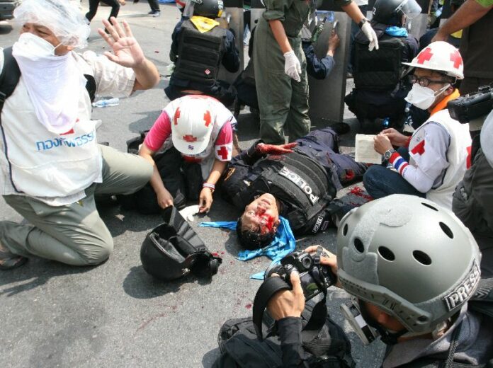 A wounded police officer during clashes at Phan Fa Bridge, 18 February 2014