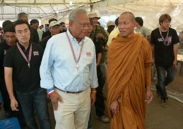Buddha Issara walks with anti-government protest leader Suthep Thaugsuban, 6 March 2014