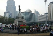 Gunfire Near Lumpini Rally Site Injures 2