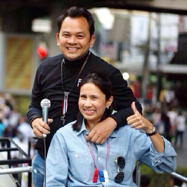 Ms. Taya Teepsuwan and her husband, Mr. Nataphol Teepsuwan, in anti-government rally. (photo from Ms. Taya's Facebook page)