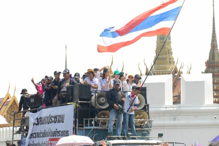 Anti-government protesters demonstrate in Bangkok, 8 March 2014