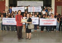 Chiang Mai Shop Owners Rally Against 'Unfair' Landlord