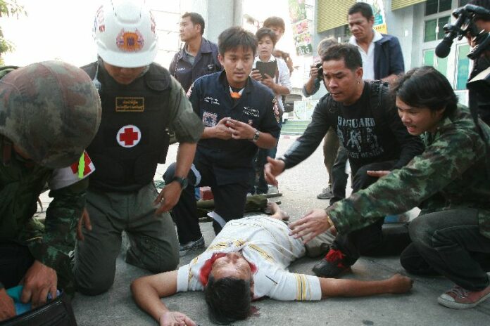 Rescue workers respond to Mr. Arkaew Saelew moments after he was shot, 1 February 2014