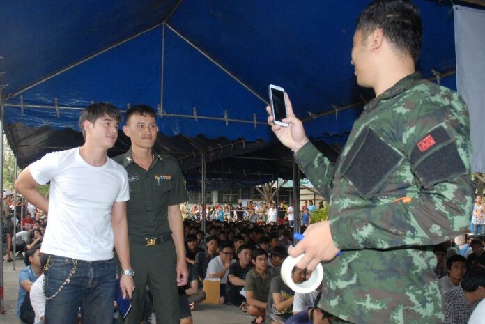 Mr. Mario Maurer poses with an army officer at the draft venue in Bangkok, 7 April 2014