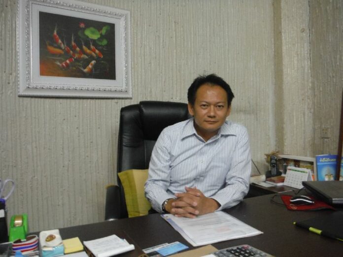 Sanga Ruangwattanakul, the president of the Khaosan Road Business Association, said the political situation is 100% to blame.