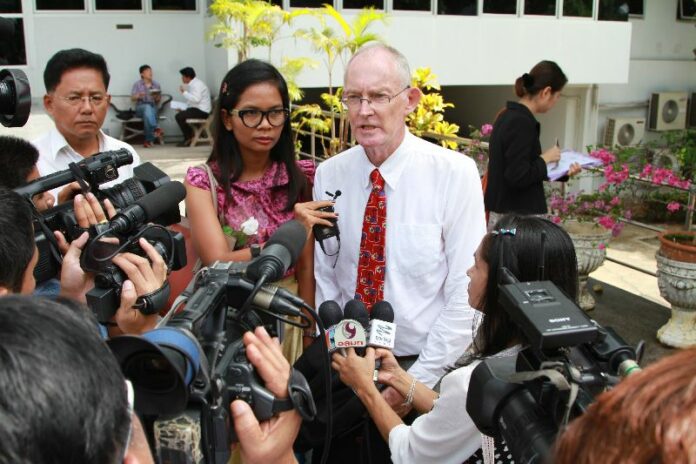 Chutima Sidsathian and Alan Morison speak to the press after their bail release has been granted, 17 April 2014.
