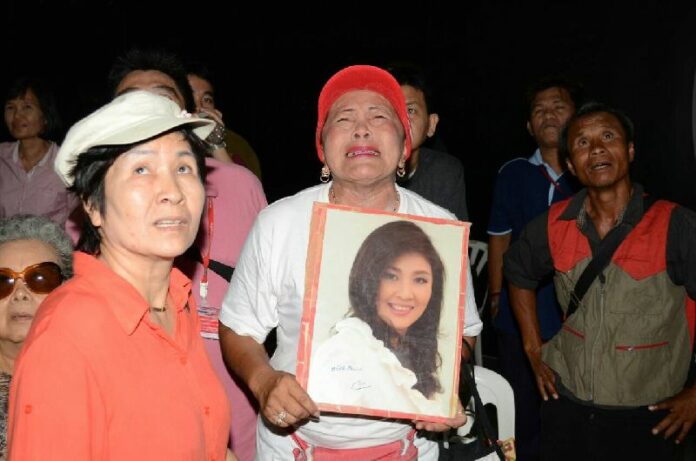 Redshirt supporters mourn ex-PM Yingluck's removal from office 7 May, 2014.