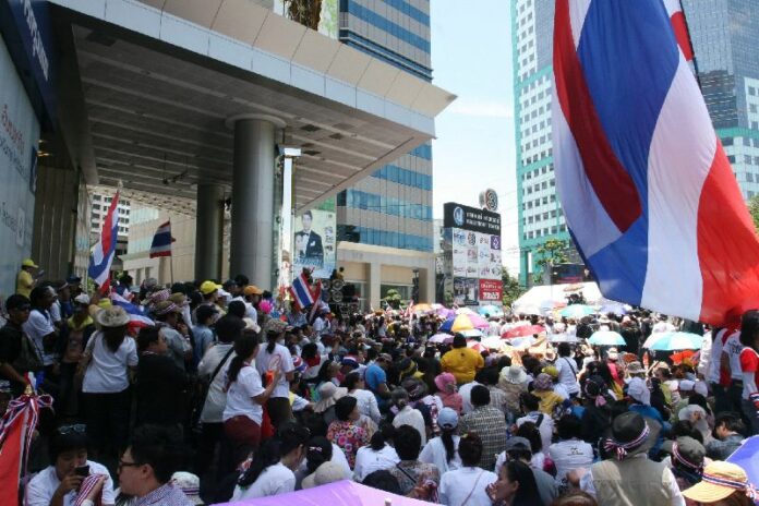 PCAD protesters storm the state-owned Channel 3, demanding favourable coverage, 9 May 2014.