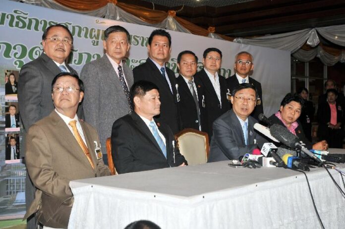 Senate Speaker Surachai Liengboonlertchai speaking at a press conference, 13 May 2014