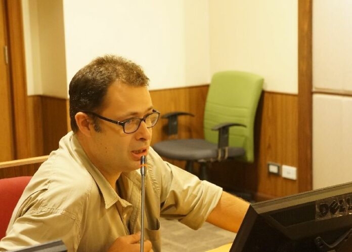 Freelance journalist Nick Nostitz speaking to Thailand's National Human Rights Commission about his alleged assault by PCAD guards, 14 May 2014.