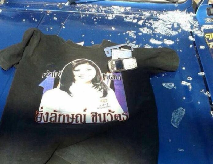 The T-shirt of ex-Prime Minister Yingluck Shinawatra that a motorist held up while shouting insults at PCAD demonstrators, leading PCAD guards to allegedly beat him up and damage his car.