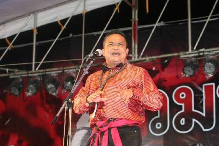UDD leader Jatupon Prompan speaking at a Redshirt rally, 18 May 2014.