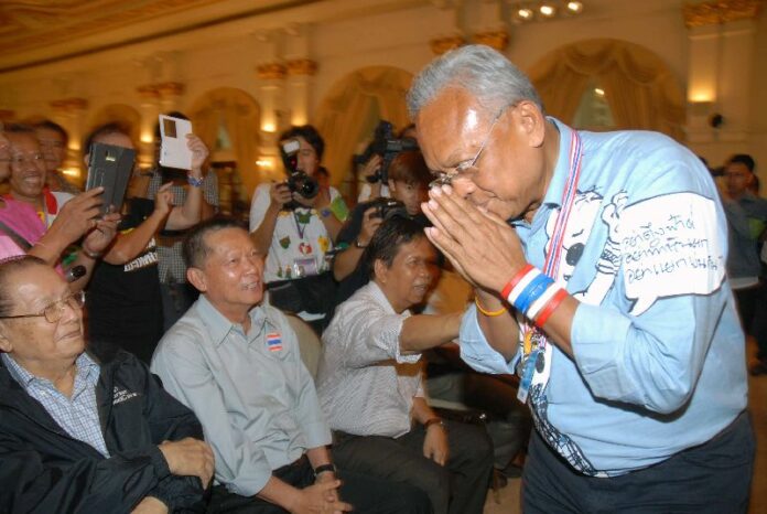 Suthep meeting with representatives of state enterprises at govt house, 18 May 2014<br />