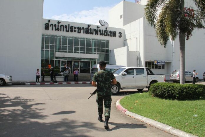 Soldiers raided a Channel 11 provincial office in Chiang Mai Province, 20 May 2014.