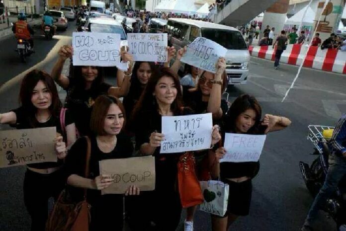 Anti-coup protesters in downtown Bangkok, 23 May 2014.