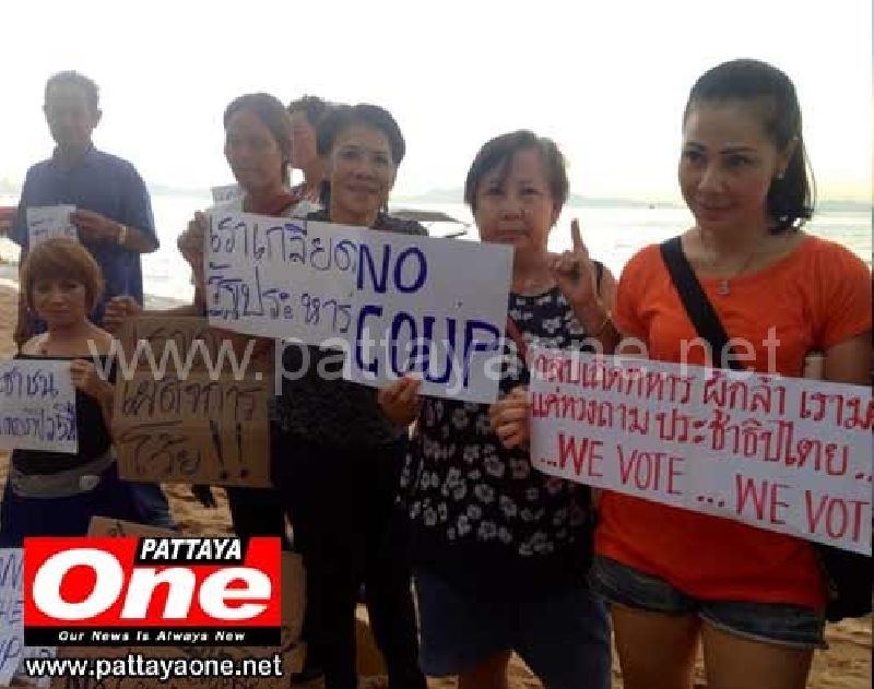 On Sunday, and in contravention of Martial Law, nearly 30 individuals gathered on Jomtien Beach to protest last week's military coup. (Pattaya One)
