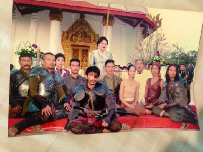 Photo of Intira Charoenpura with Her Majesty the Queen and other actors.
