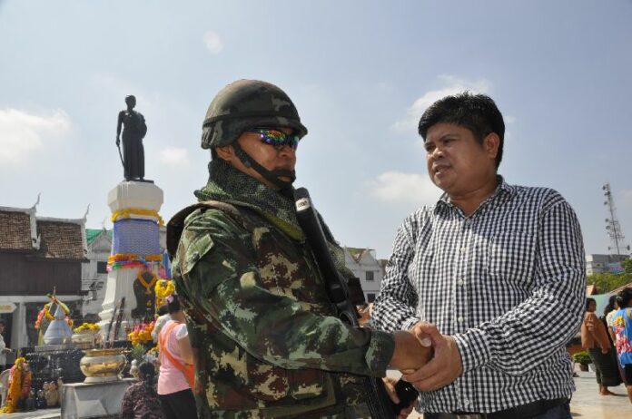 The hardline Redshirt activist known as 'Rambo Isaan' has vowed to quit politics "for life" following his release from six days of detention in a military camp. Thao Suranaree Shrine, Nakhon Ratchasima, 30 May 2014.