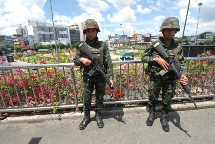 Soldiers outside of King Taksin Monument in Bangkok, 1 June 2014.