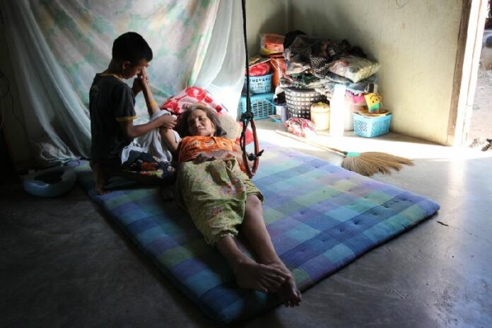 10-year-old Geng is the sole provider for both of his parents, who have been bedridden for years.