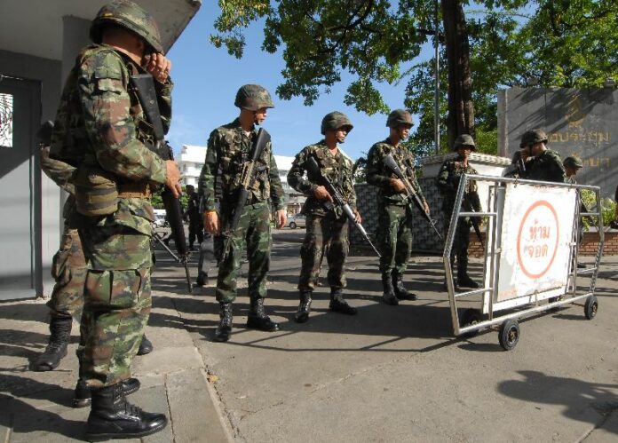 Soldiers guard the Army Club in Bangkok, 23 May 2014.