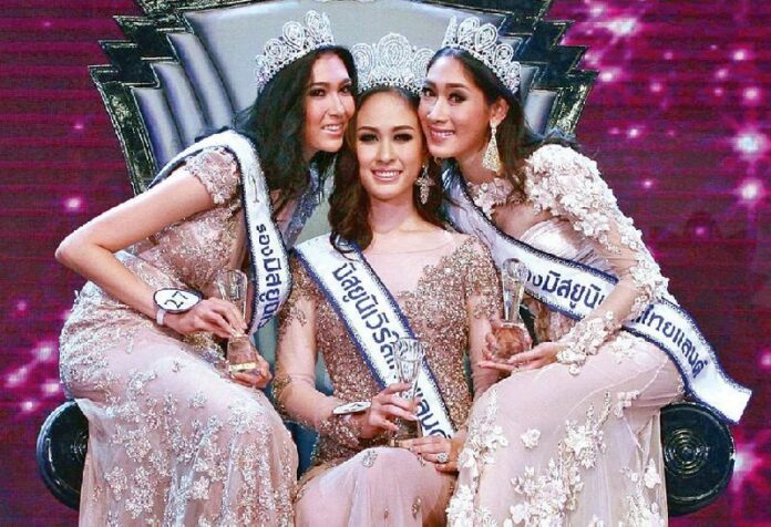Weluree "Fai" Ditsayabut (center) was crowned Miss Universe Thailand on 17 May 2014.