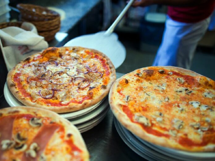 A pizzeria owner in Melbourne was fined more than 330,000 Australian dollars (310,000 US dollars) for paying his mostly underage staff in pizza and soft drinks. DPA/ARNO BURGI