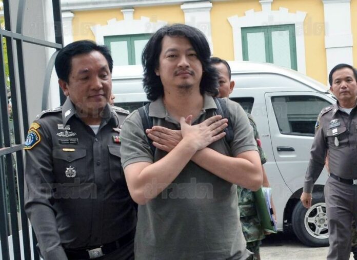 Veteran Redshirt activist Sombat Boonngamanong was denied release on bail by military judges on June 12, 2014. They said he posed a threat to national security.