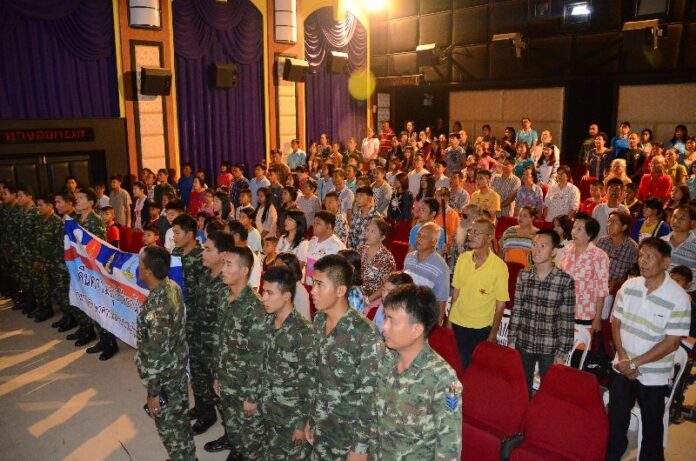 Soldiers and moviegoers stand up for Royal Anthem at a cinema in Nongkhai province, 15 June 2014